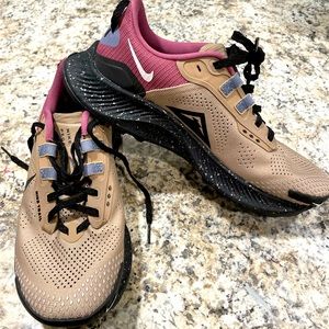 Women’s size 8 Nike Pegasus 3 trail runner